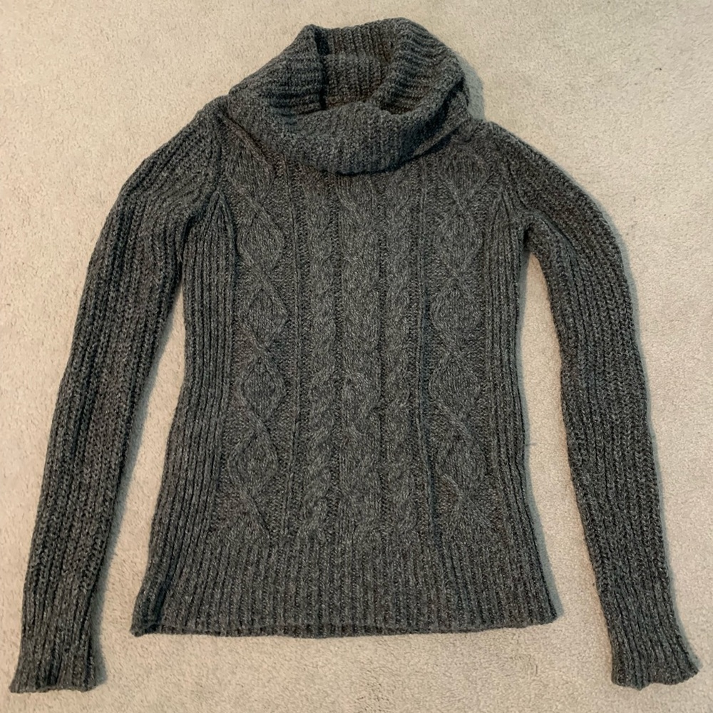 Abercrombie grey chunky cowl turtleneck, cable knit size XS, LIKE NEW